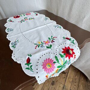 Hungarian Kalocsa Embroidered Floral Heart Theme Table Runner